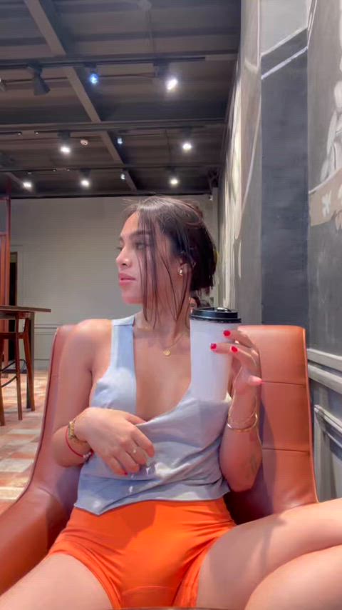 would u suck me on the first coffee date?👿😘