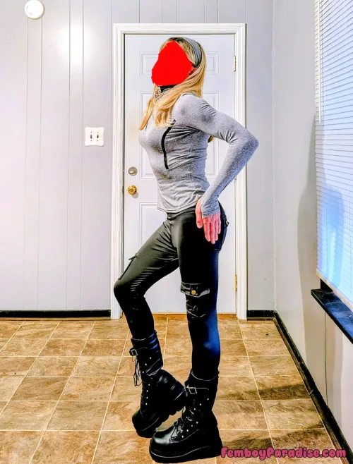 I know. It looks silly. But I am trying to get better at pics. 👢👗😋🙃😁