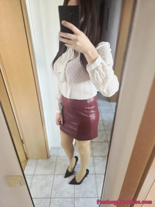 It's finally happening... I'm going out in public as Laura for the very first time today! Any last-minute tips or encouragement for a nervous girl? 🥺
