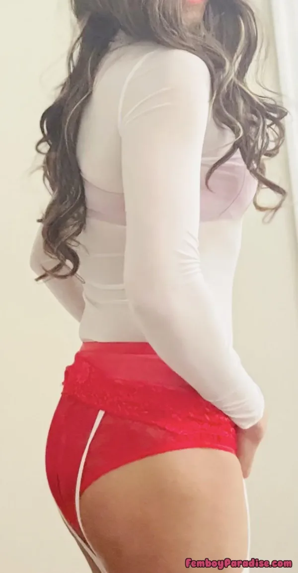 Need a juicy cock to start my week? Anyone? ❤️