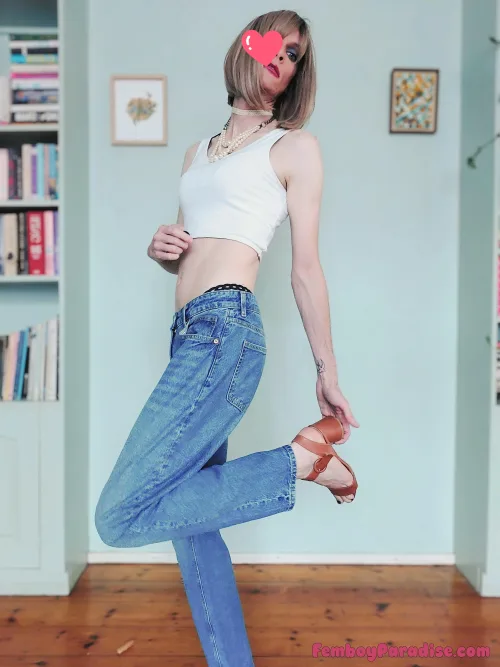 Working on that balance 🤣❤️ dunno if I look silly but trying to mix up my poses ☺️☺️