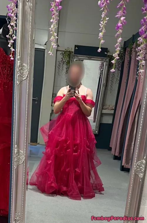 Soooo should I go back to posting a prom dress everyday? 🌺