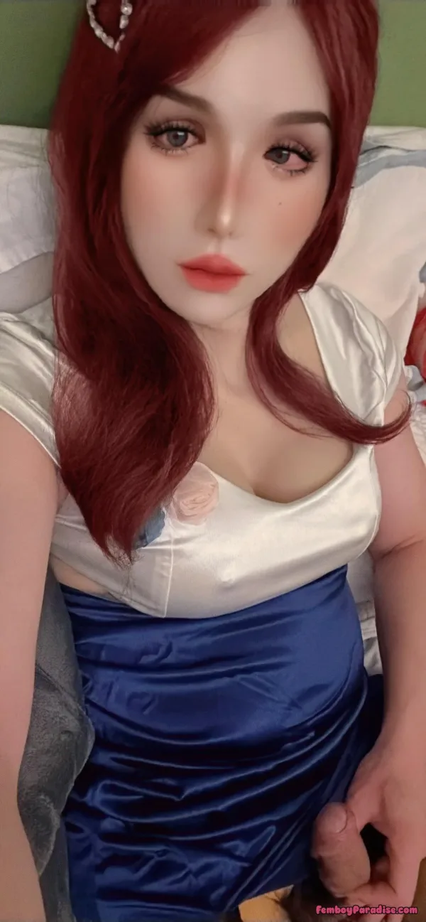 Playing with a penis while wearing a dress is really exciting