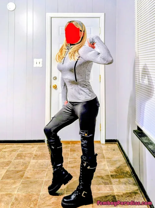 👗👢 No, I am not "flexing". I am just trying silly poses. I am a complete amateur at this. 🤐🤔