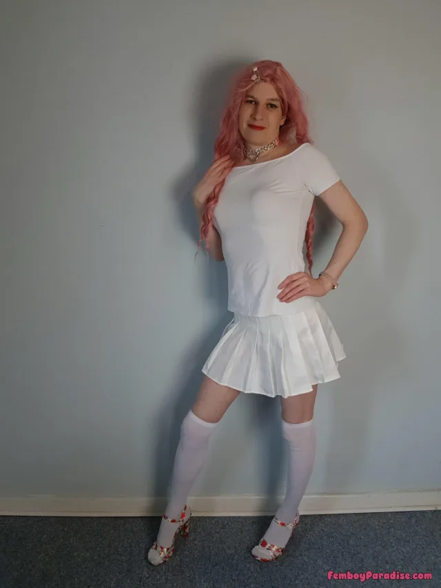 some simple but cute white outfit 😇 — gonemildcd
