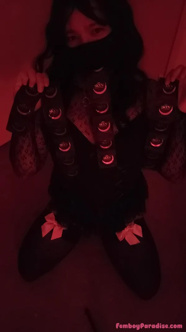 I need some help using all of these condoms 🖤