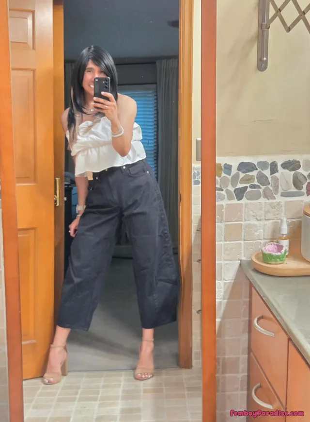 Pants pants pants....cause boy pants fit so weird by now..💐 🌹 🌸 🏵 — gonemildcd