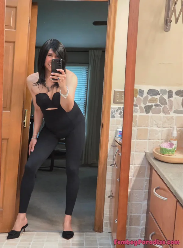 There's a time tight clothing just fits better 😌 😏 😉 who would've thought I'd be here. You don't want to see me wearing men pants its just laughable... ❤️ 😍 💖