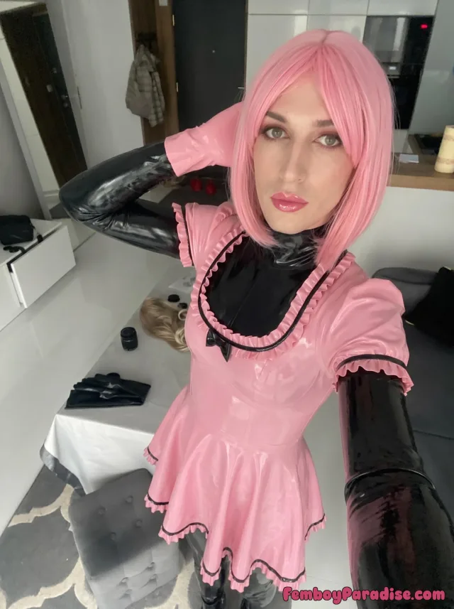 feeling feminine in pink 💖✨ — crossdressing