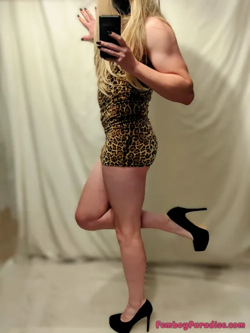I feel like this would be a perfect clubbing outfit!