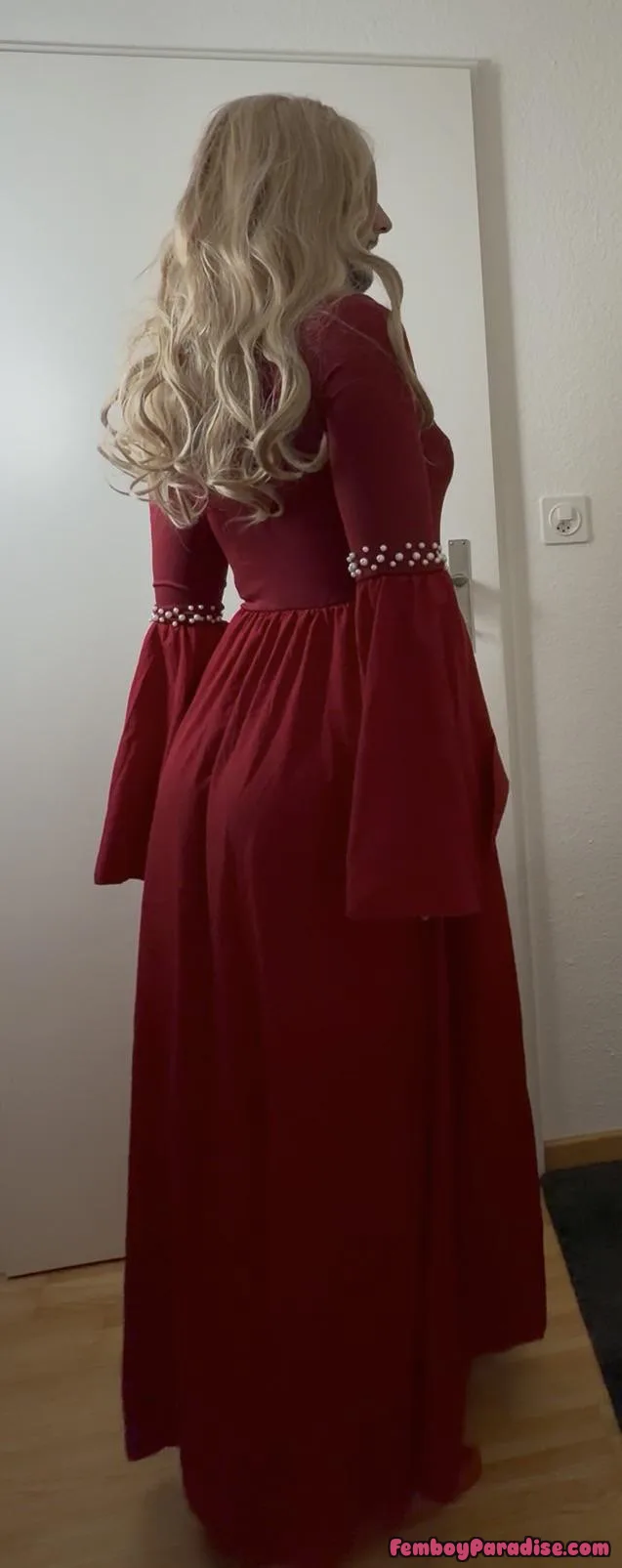 got a new red dress, how do y like that? — crossdressing