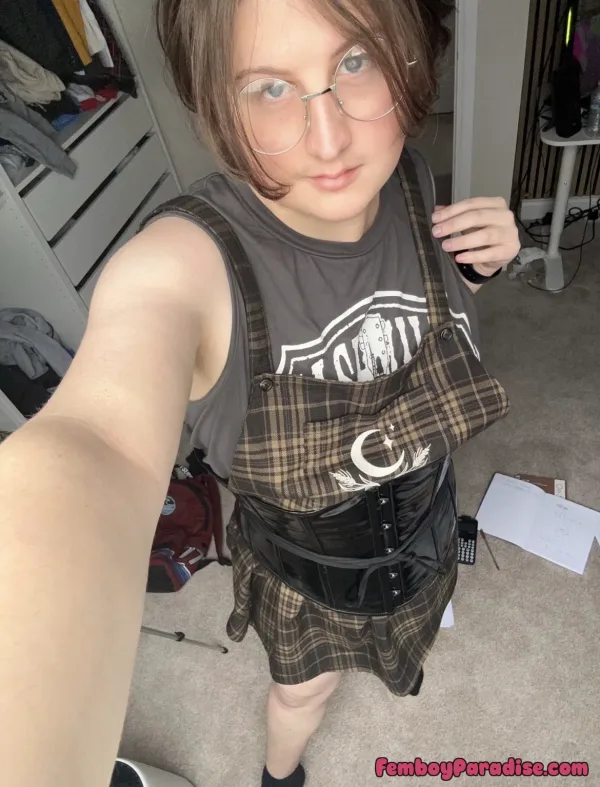Trying on new outfits I got given!